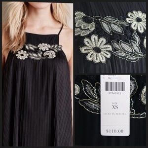 Deletta Anthropologie Black Sleeveless Top $118.00  Floral Embroidery Size XS